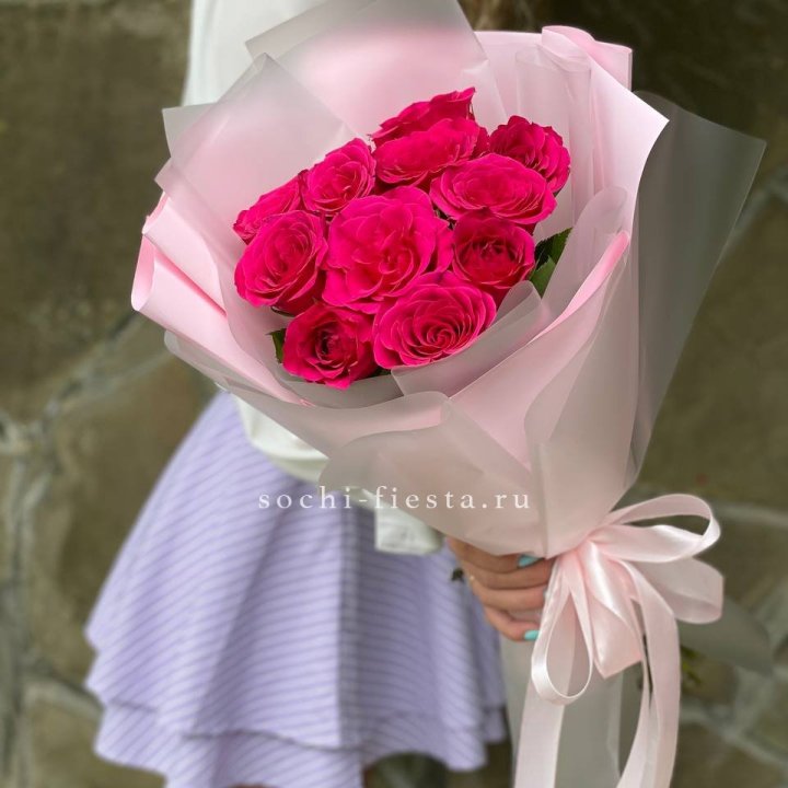 Букет алых роз в Курске