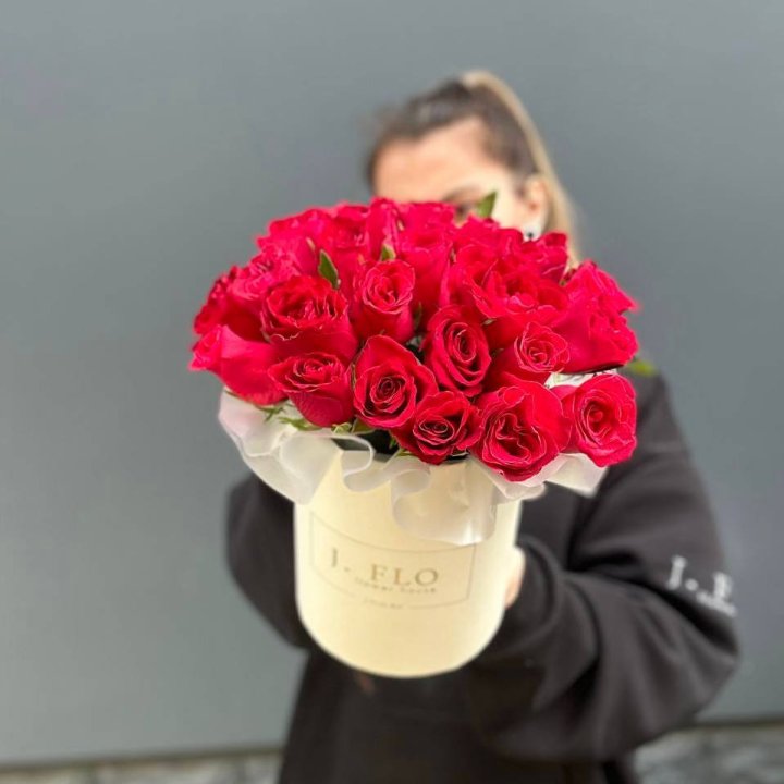 27 кенийских роз в боксе в Курске