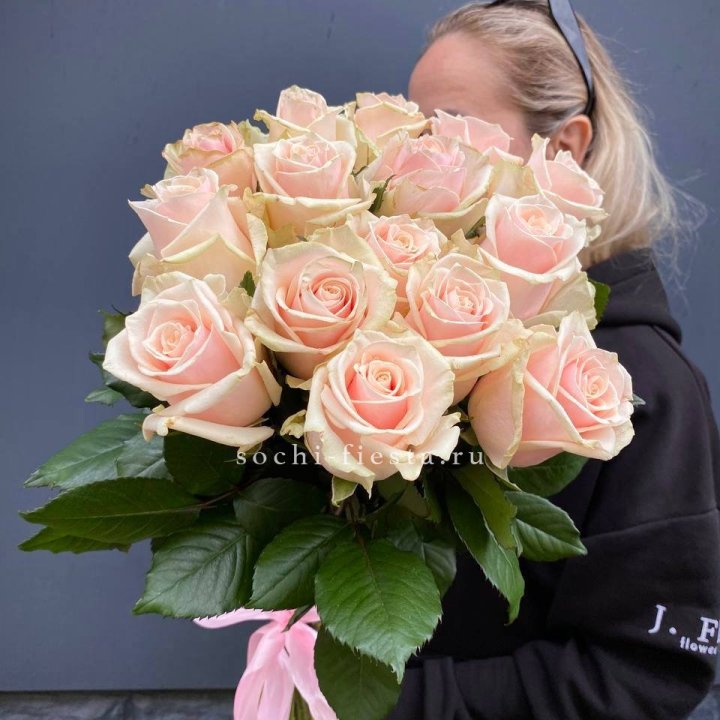 15  кремовых высоких роз в Курске