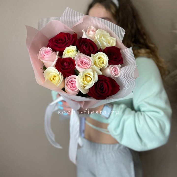 15 роз "Карусель" в Курске