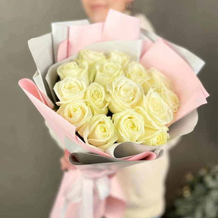 15 белых роз пудра в Курске