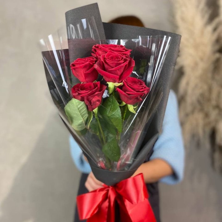5 роз ред наоми в Курске