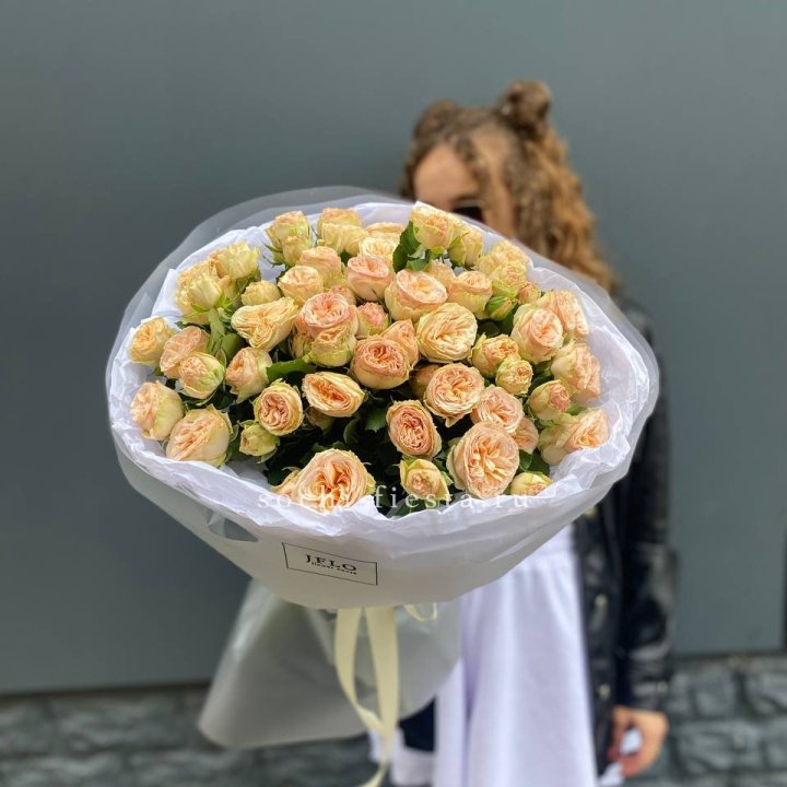 15 пионовидных роз в Курске