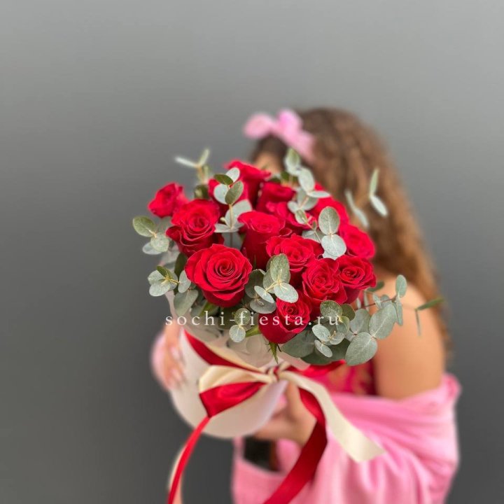 15 Красных роз в боксе №2 в Курске