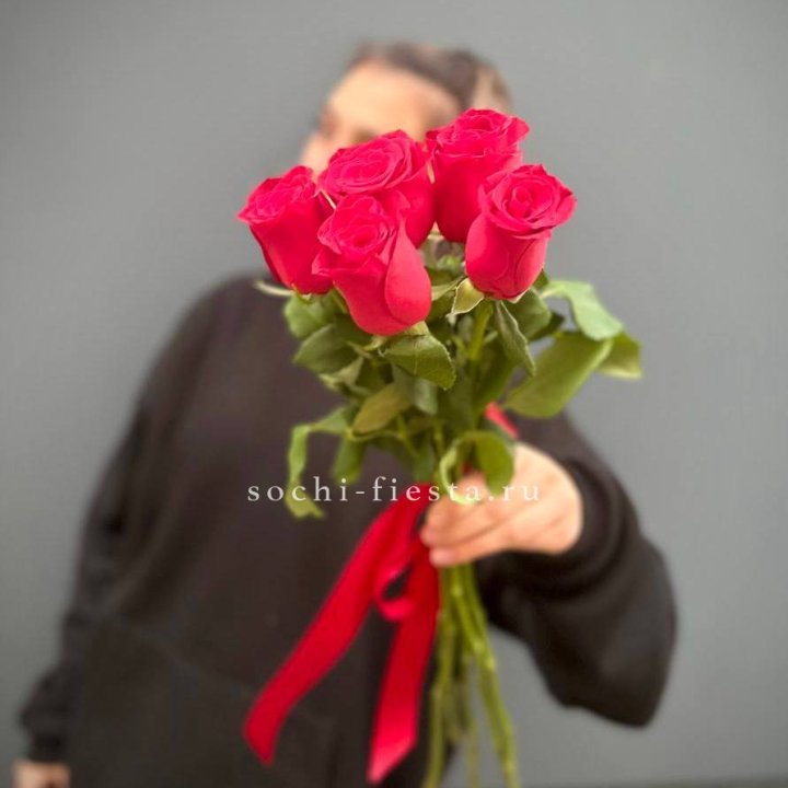 Букет 5 красных роз  в Курске