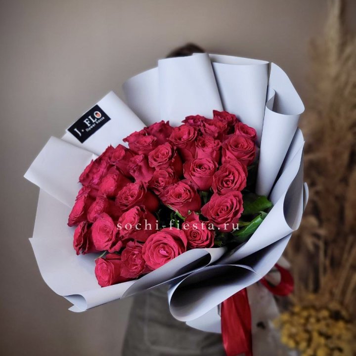 Красные розы 33 шт в Курске
