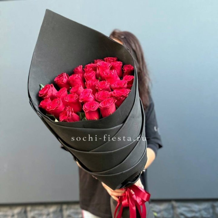 25 высоких красных роз в Курске