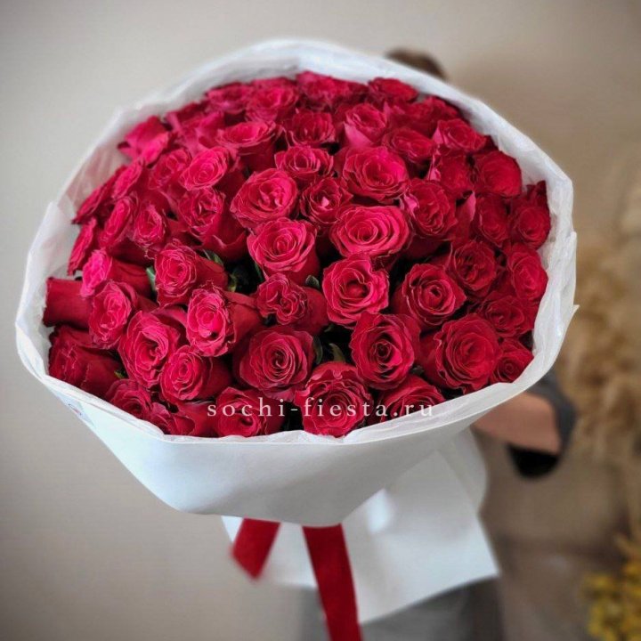 65 красных роз вайт в Курске