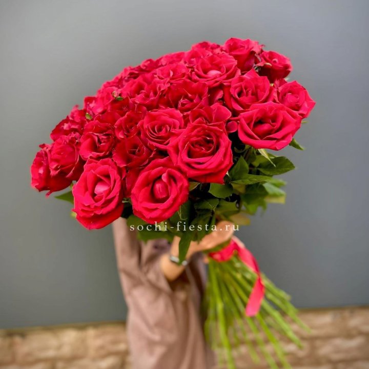51 высокая красная роза в Курске