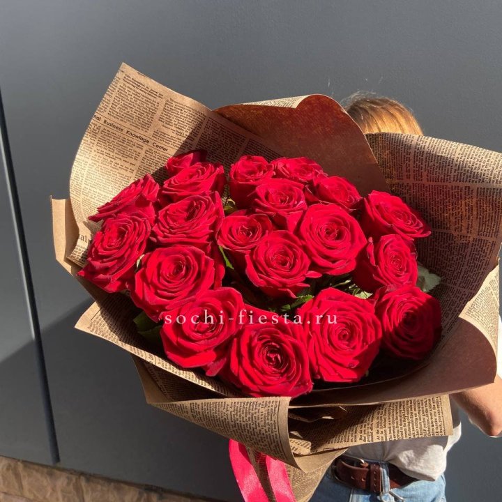 19 красных роз Леди Крафт в Курске