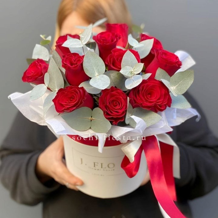 11 роз в шляпной коробке в Курске