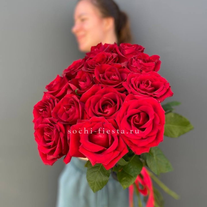 15 красных роз под ленту в Курске