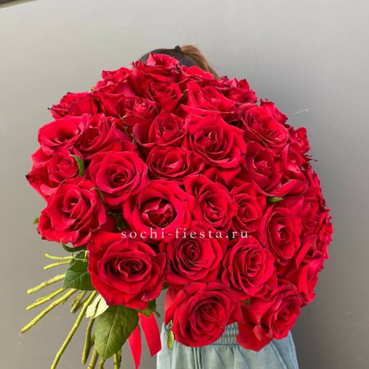 35 красных роз под ленту в Курске