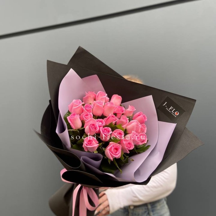 19 розовых роз  в Курске