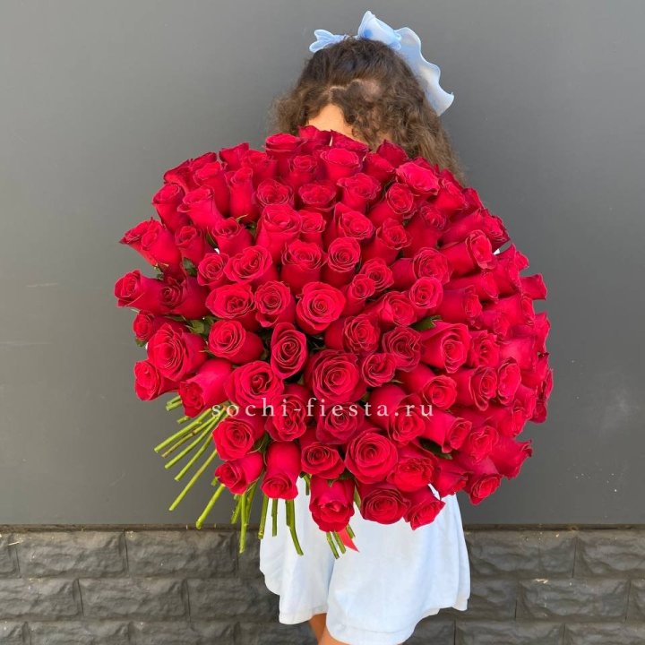 101 красная роза в Курске