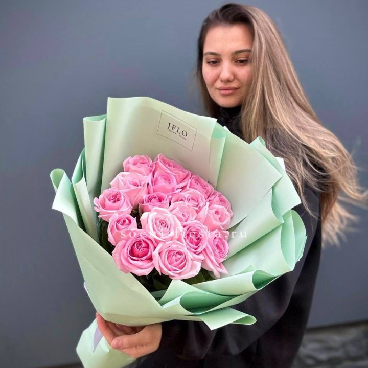 17 розовых роз в Курске