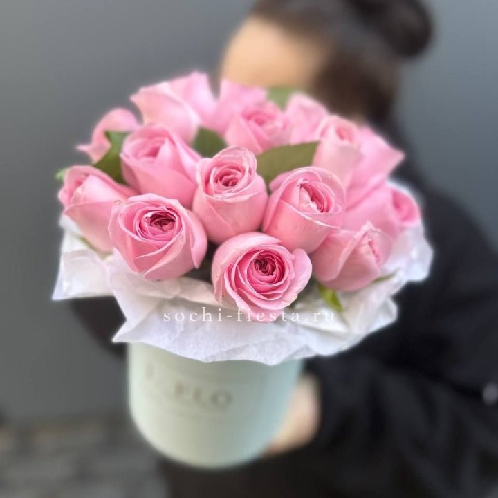 17 розовых роз в цилиндре в Курске