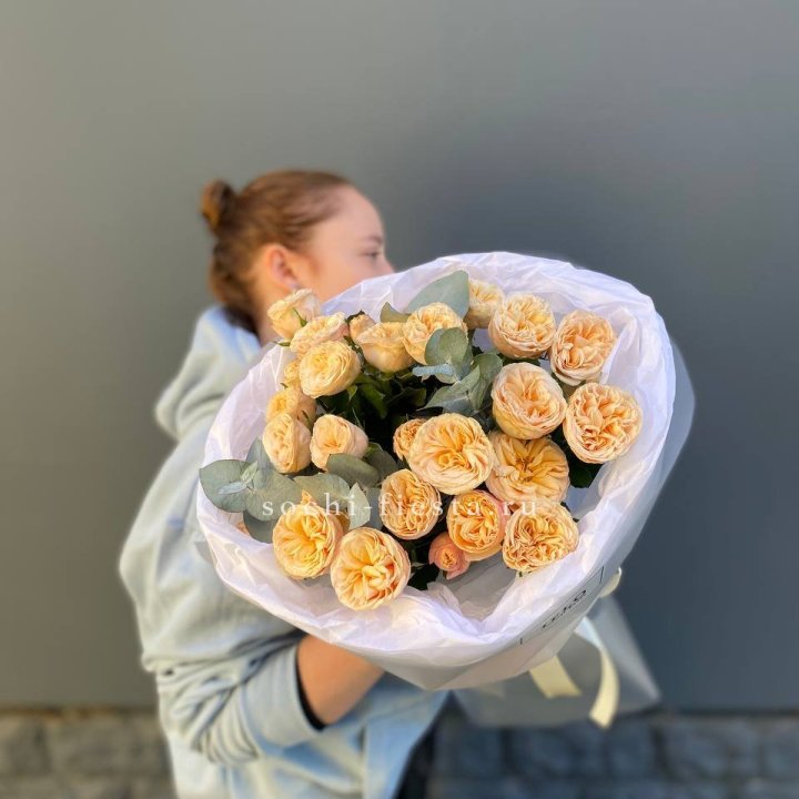 7 пионовидных роз в Курске