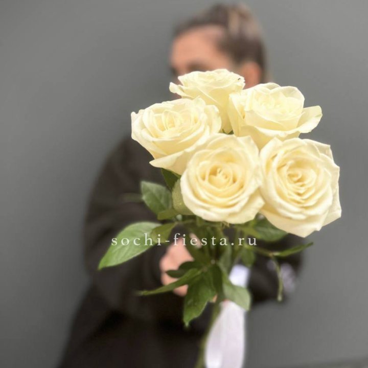 Букет 5 белых роз  в Курске