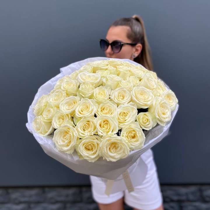 51 белая роза  в Курске