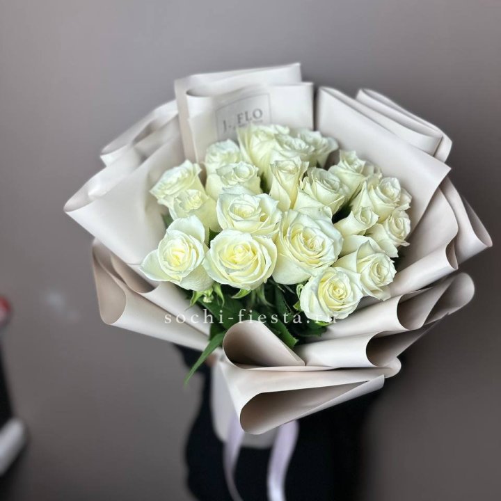 19 белых роз  в Курске