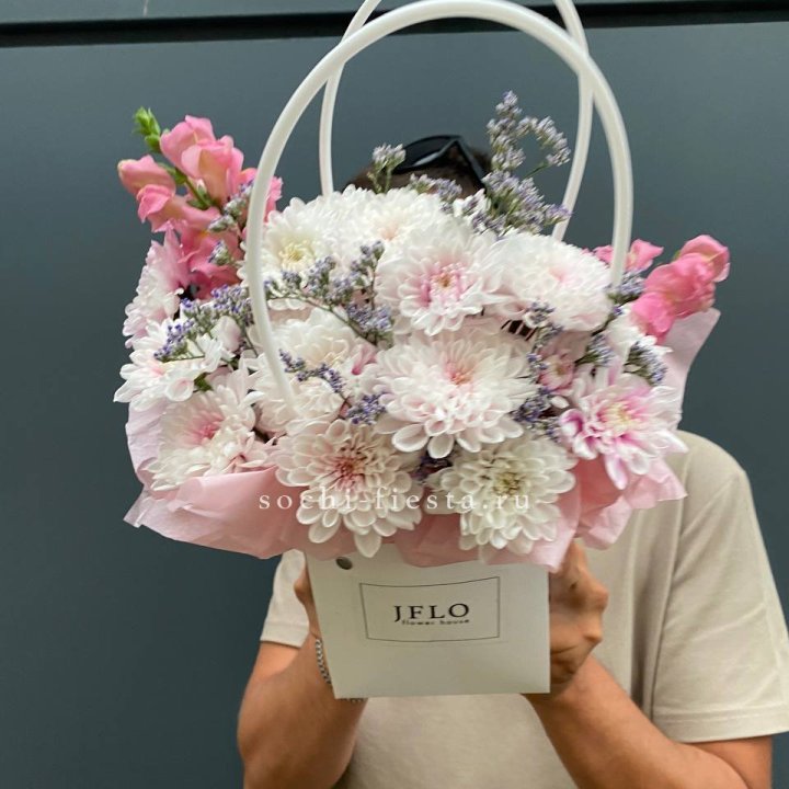 Сумочка из стойких цветов  в Курске