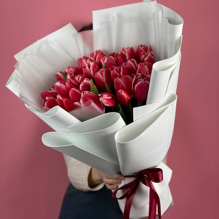 Букет красных тюльпанов в Курске